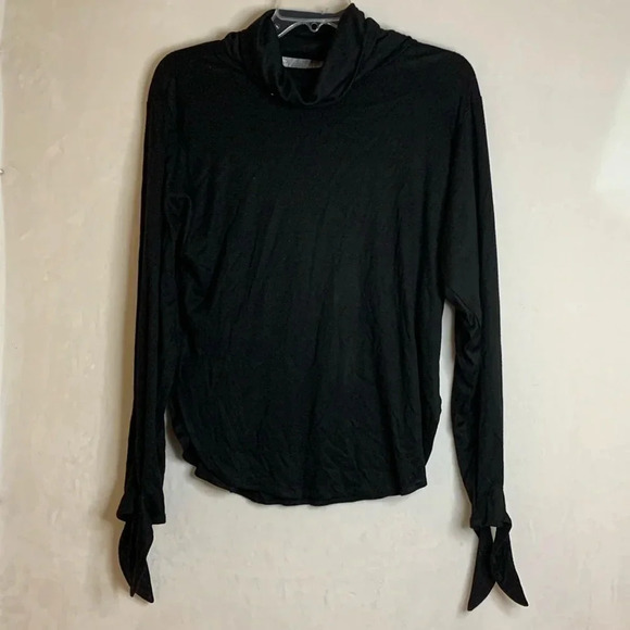 Platinum by Dorothy Schoelen Black Rayon Turtleneck top with wrist ties Small - Picture 1 of 12
